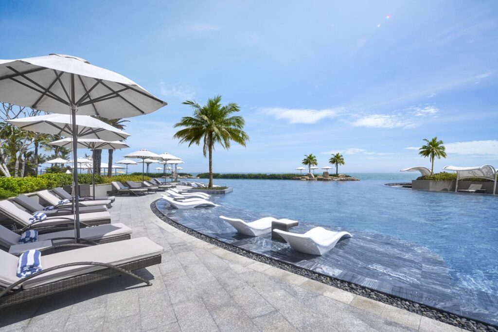 Hình ảnh thực tế tiện ích hồ bơi tại The Grand Hồ Tràm.