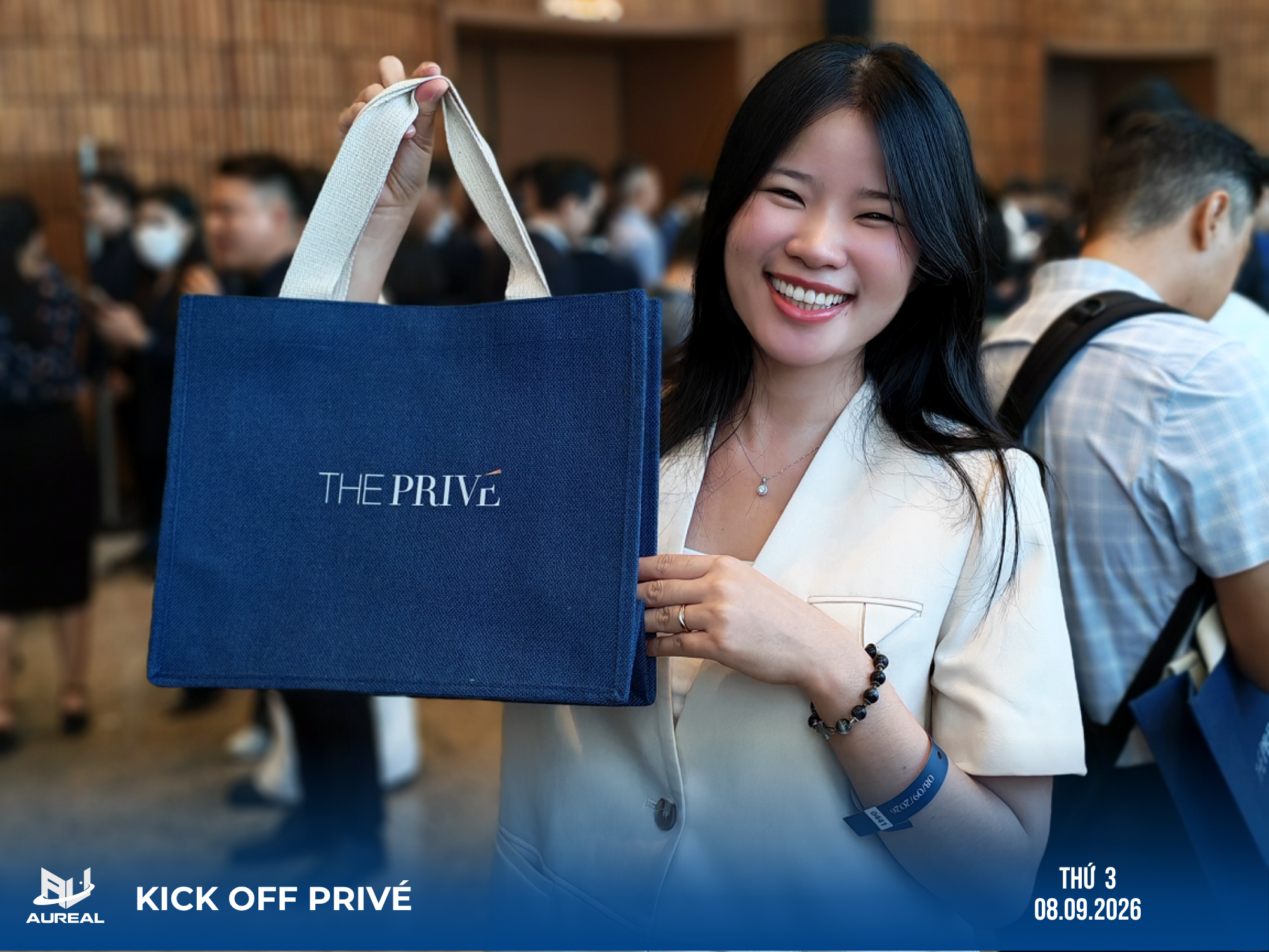 Chuyên viên tư vấn AUREAL tại sự kiện KICKOFF Prive 